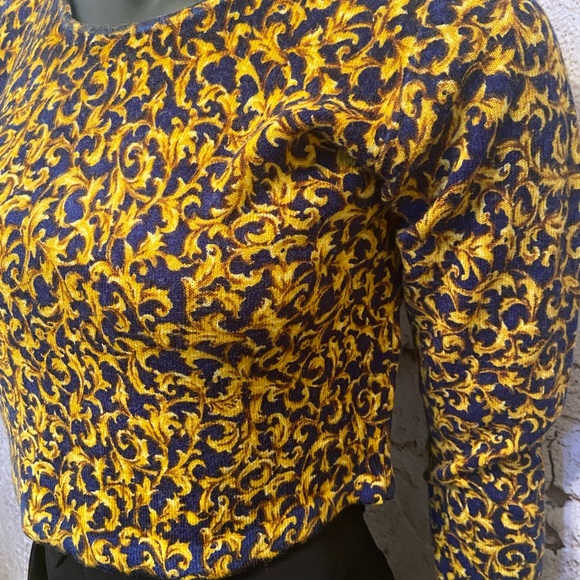 Moussy Cropped Navy/Yellow Sweater - Picture 2 of 7